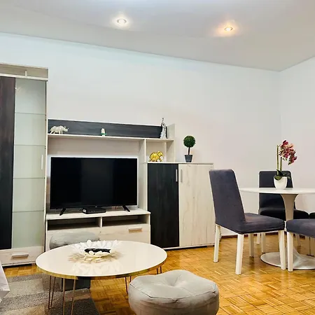 Landmark View - Concerthall - Chic Comfort 1Bdr Appartamento Bucarest