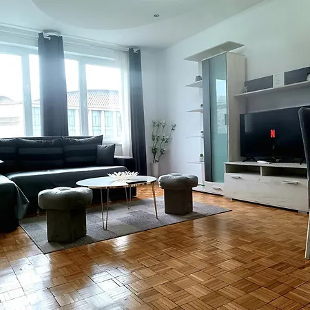 Landmark View - Concerthall - Chic Comfort 1Bdr Appartamento Bucarest