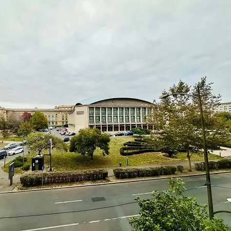 Landmark View - Concerthall - Chic Comfort 1bdr Daire *