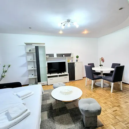 Landmark View - Concerthall - Chic Comfort 1Bdr *