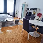 Landmark View - Concerthall - Chic Comfort 1bdr * Bukarest